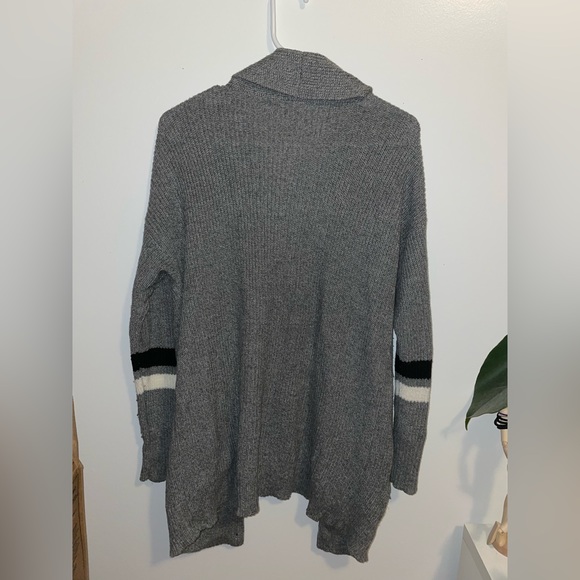 Grey American Eagle cardigan - Picture 2 of 2